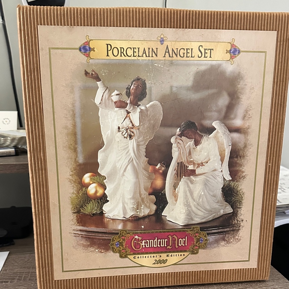 Porcelain Angel Set - White - Picture 2 of 3